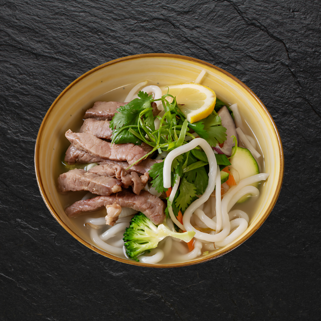 Udon Nudeln Suppe mit Rindfleisch